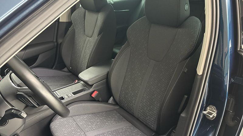 Škoda Octavia 2.0 TDI DSG Style Combi - fotka 15 z 25