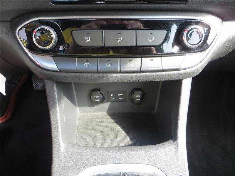 Hyundai i30 1,6 CRDi 85kW Komfort ČR DPH - fotka 15 z 23