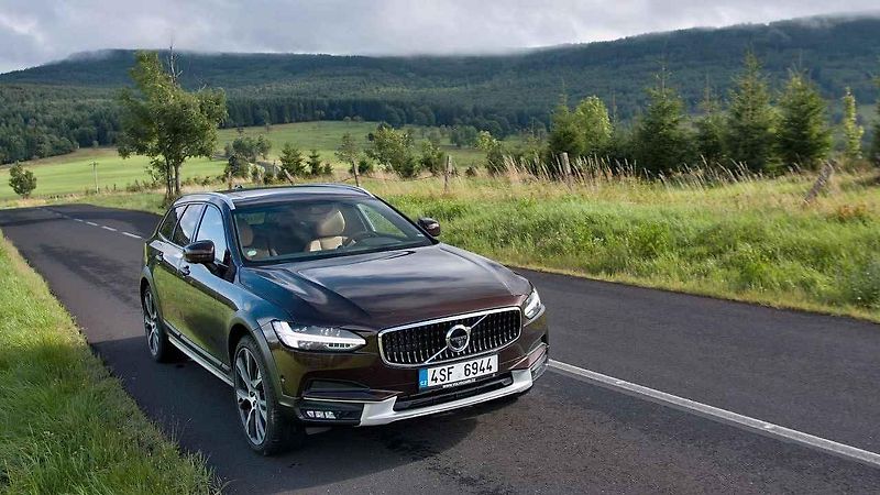 Volvo V90 Cross Country.