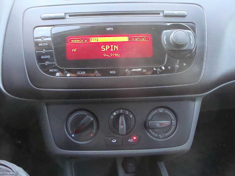 Seat Ibiza 1.2 HTP,51 kW,klima,nová STK - fotka 21 z 35