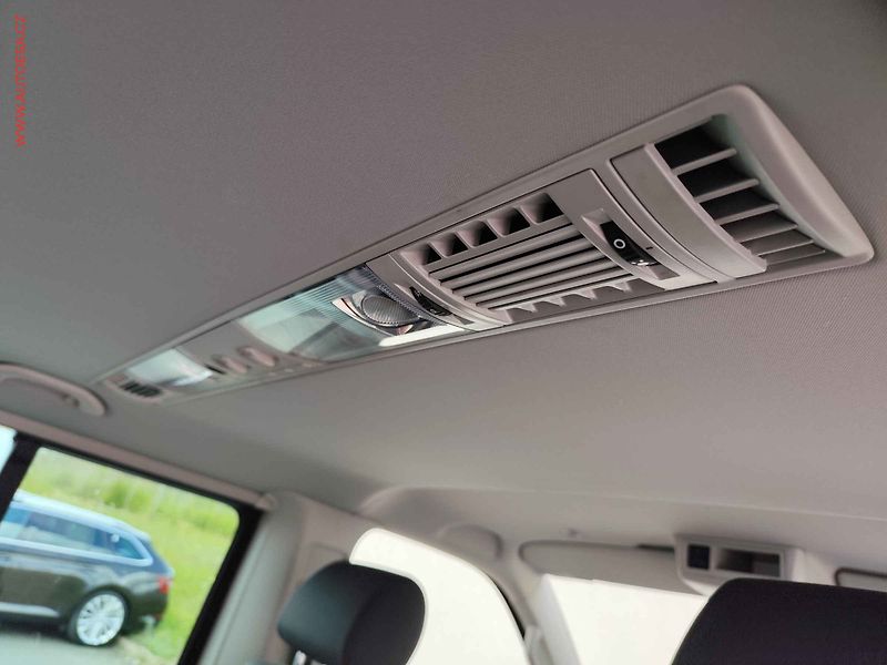 Volkswagen Multivan (2012) 2.0TDi, AC, TZ, park.asist - fotka 18 z 22