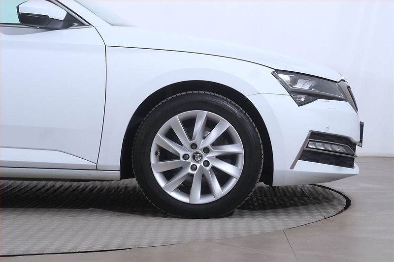 Škoda Superb (2020) iV 1.4 TSI PHEV, Automat, Kůže - fotka 15 z 30