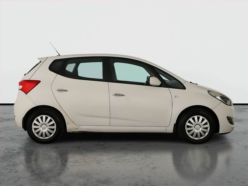 Hyundai ix20 (2012) 1.6 CVVT, LPG, Park. senzory - fotka 6 z 16
