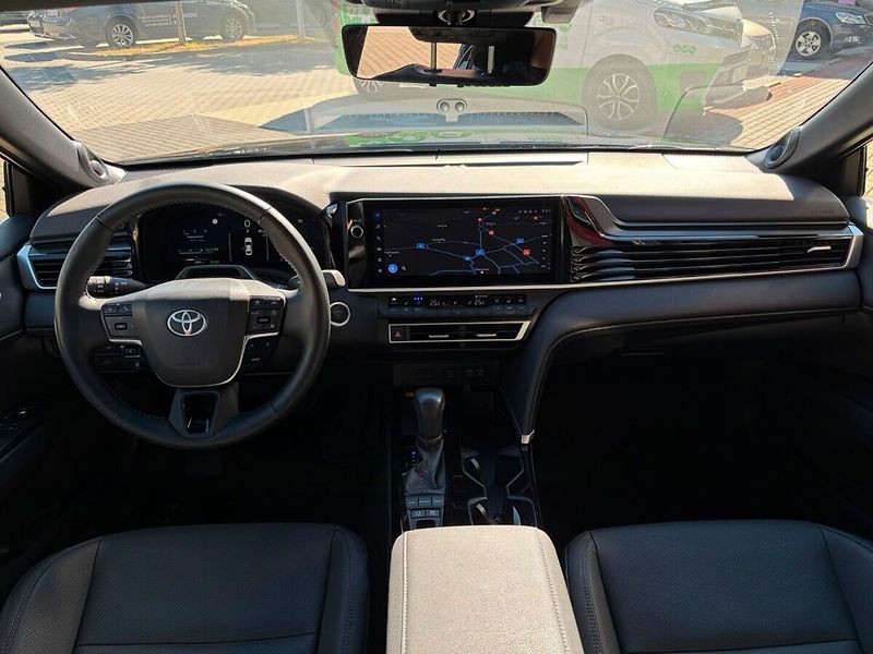 Toyota Camry 2.5 hybrid Executive - fotka 18 z 23