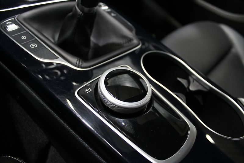 Mercedes-Benz Třídy C 1,6 200d AMG line - fotka 29 z 35