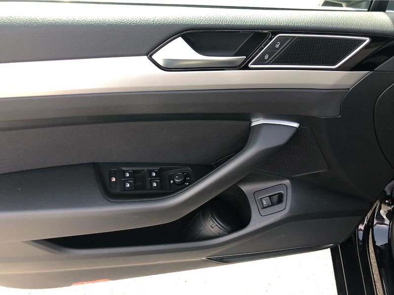 Volkswagen Passat 2.0 TDI DSG - fotka 15 z 29