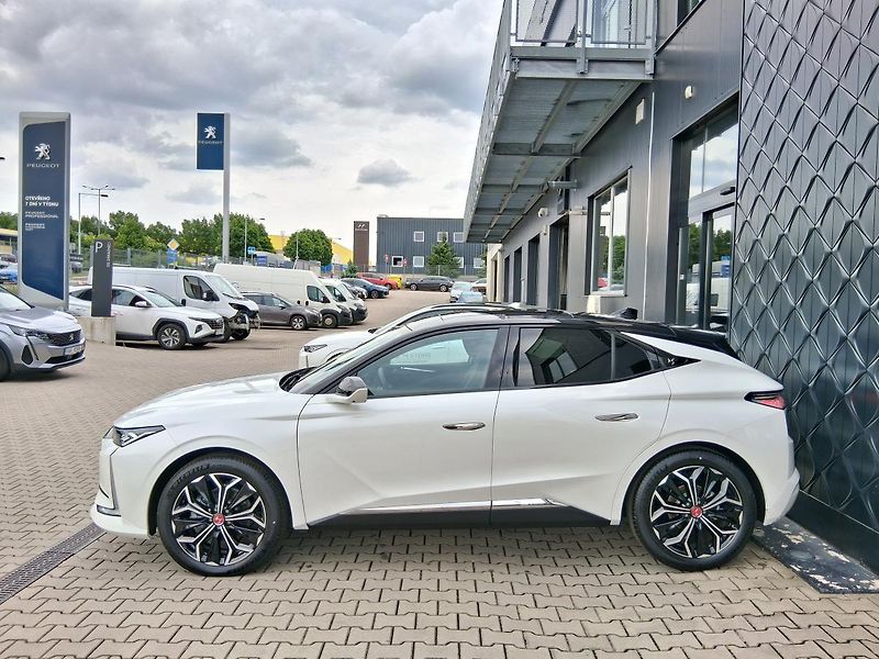 DS Automobiles DS4 PERFORM. LINE+ 1.2 PT 96 kW - fotka 4 z 32