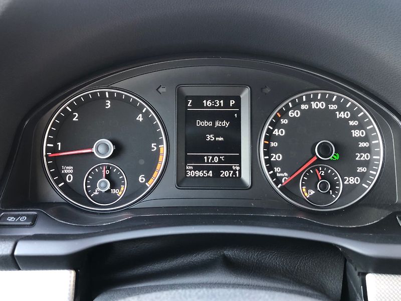 Volkswagen Scirocco (2012) 2.0 Sport - fotka 16 z 42
