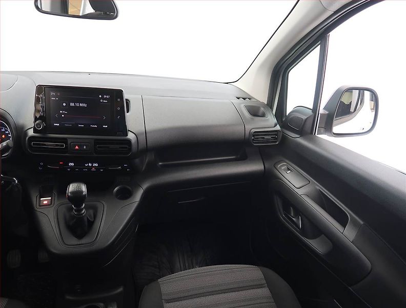 Opel Combo (2022) Maxi Elegance 1.5 CDTI, 7Míst - fotka 8 z 24