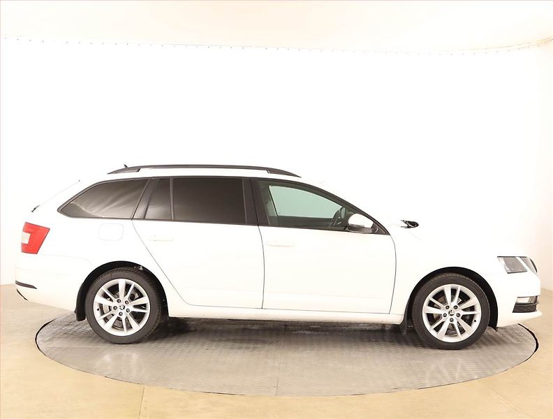 Škoda Octavia (2018) 1.6 TDI, Navi, Tempomat - fotka 6 z 18