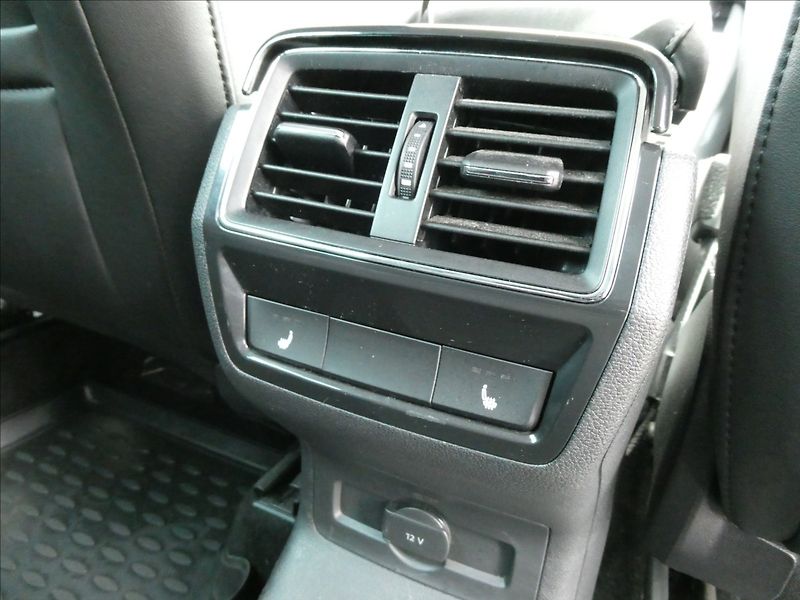 Škoda Karoq 2,0 TDi 110kW,DSG,4x4,1majitel - fotka 29 z 45