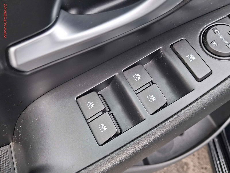 Hyundai i30 (2022) 1.5 i, 1.maj,ČR, LED, park. - fotka 16 z 19