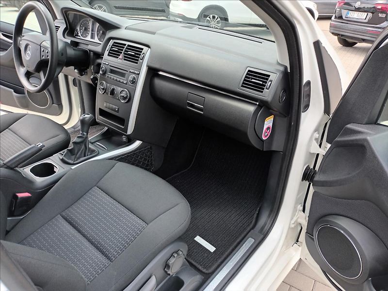 Mercedes-Benz Třídy B 2,0 i,B 200,100kw,TAŽNÉ,VÝHŘEV - fotka 23 z 33