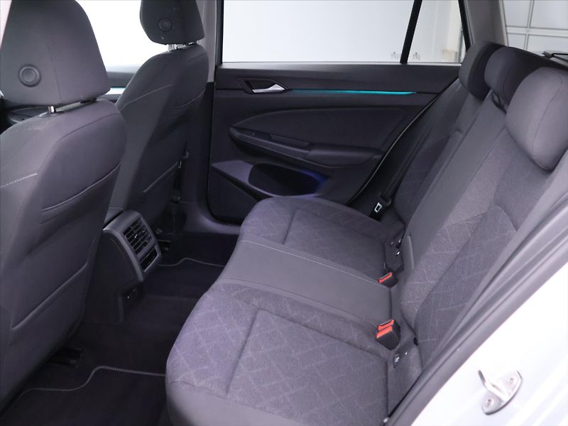 Volkswagen Golf 1,5 TSI EVO 110kW mHEV Life DS - fotka 16 z 37