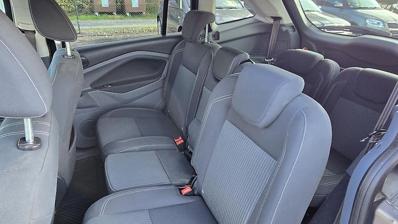 Ford Grand C-MAX 1.6 16V TITANIUM 7MÍSTNÝ  - fotka 16 z 42