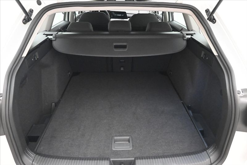 Volkswagen Golf 2,0 TDI 110 kW Life Záruka až - fotka 10 z 30