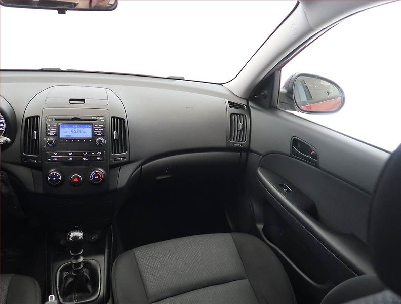Hyundai i30 (2008) 1.4 CVVT, Serv.kniha, po STK - fotka 8 z 15