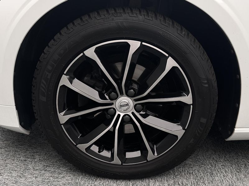 Volvo V60 D3 MOMENTUM  AUT CZ 1.maj - fotka 34 z 34