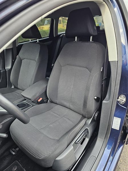 Volkswagen Passat 1.4 TSI 90kW,NAVI,VÝHŘEVY - fotka 19 z 50