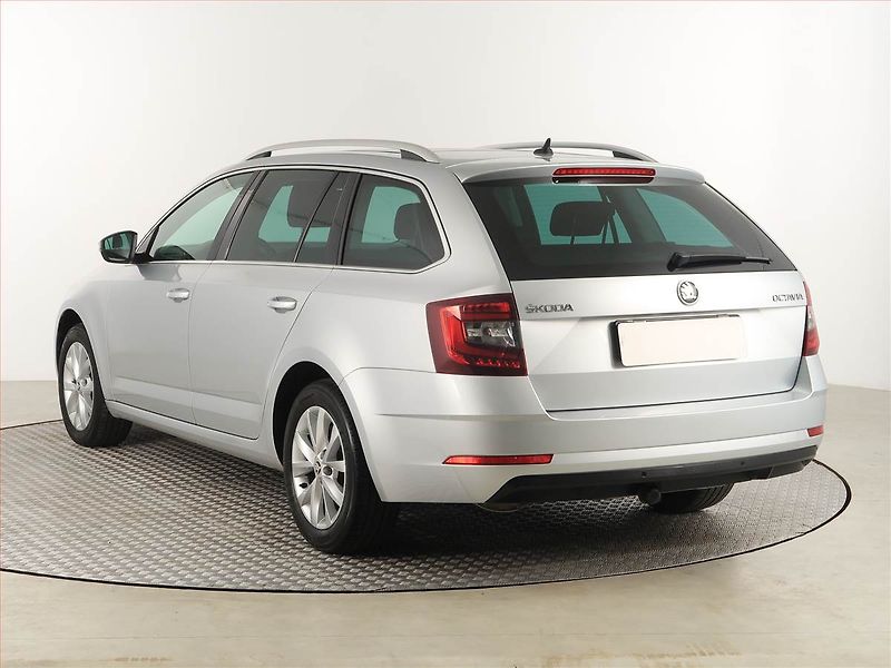 Škoda Octavia (2018) Ambition Plus 2.0 TDI, Automat - fotka 4 z 20