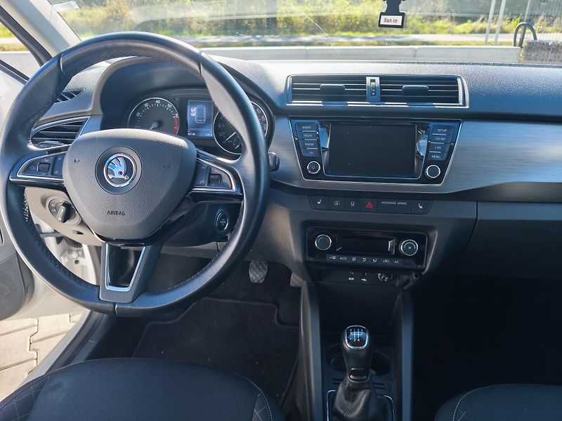 Škoda Fabia (2018) 1.2TSI, park.senzor, výhřev - fotka 14 z 21