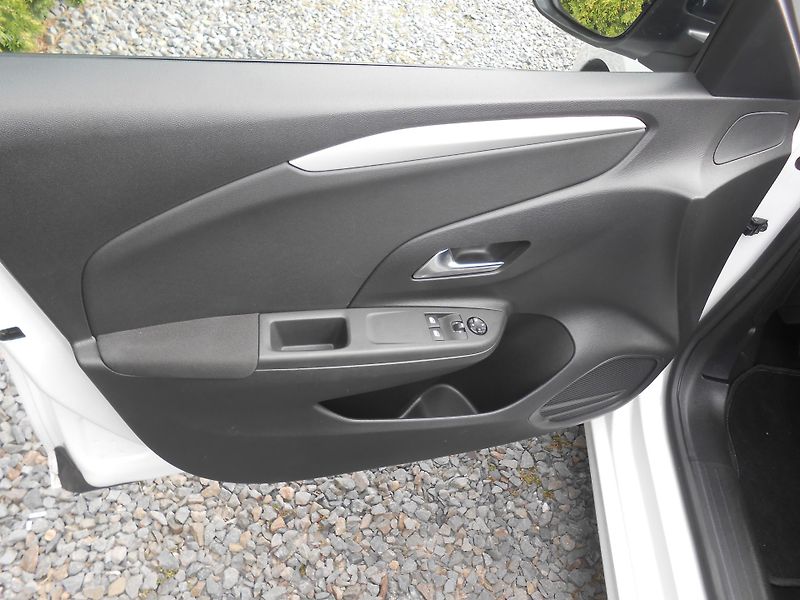 Opel Corsa 1.5TDCi,FULL LED,93TKm - fotka 24 z 35