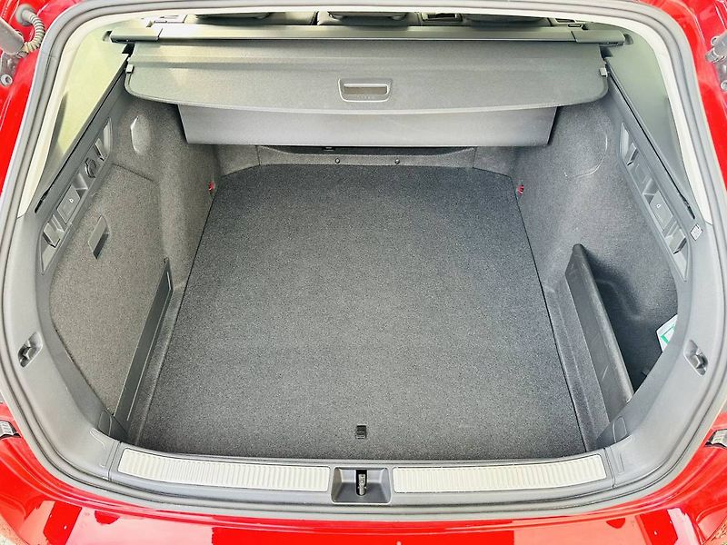 Škoda Superb Combi Selection 2.0TDI 110kW D - fotka 25 z 32