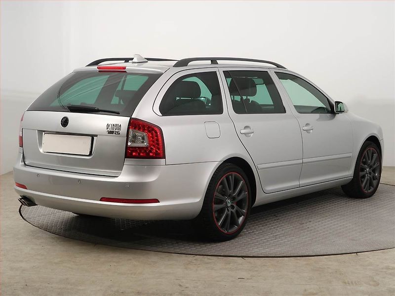 Škoda Octavia (2008) RS 2.0 TDI, Serv.kniha, Xenony - fotka 5 z 14