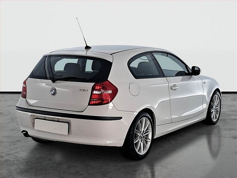 BMW Řada 1 (2011) 116i - fotka 5 z 17