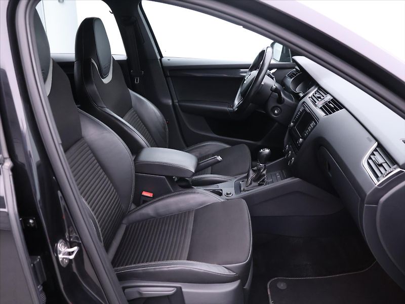 Škoda Octavia RS 2.0 TDI 135kW Navi Xenon - fotka 10 z 28