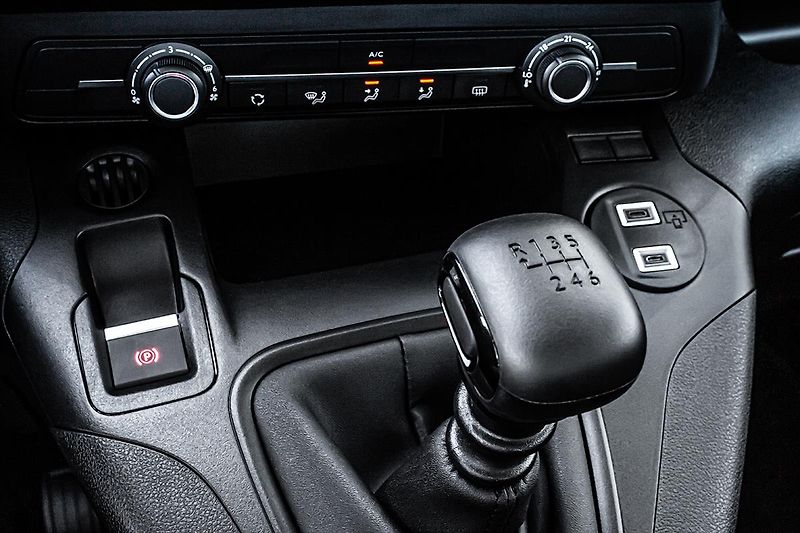 Citroën Berlingo (2026) 1,5 XL PLUS 130k +kamera +zima - fotka 12 z 13