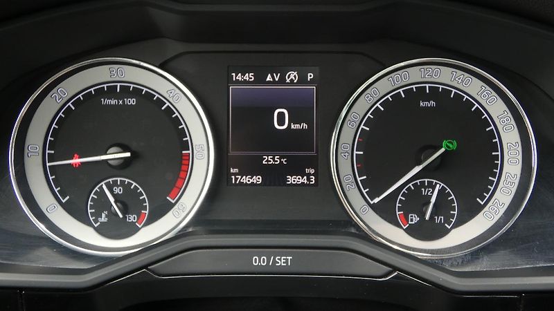 Škoda Superb Combi 2.0 TDI DSG L&K, Panoram - fotka 14 z 29