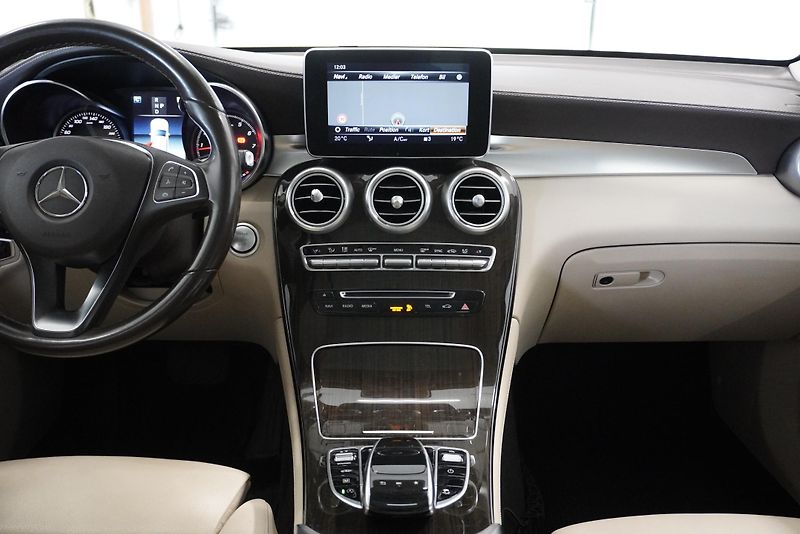 Mercedes-Benz GLC (2018) GLC300 2,0I 4MATIC AMG PACKET - fotka 21 z 27