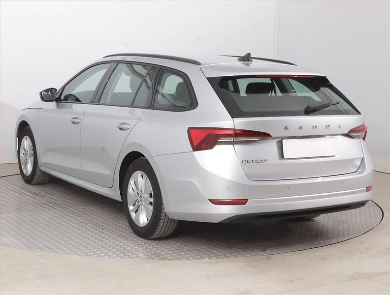 Škoda Octavia (2022) Ambition 2.0 TDI, ČR,1.maj - fotka 4 z 15