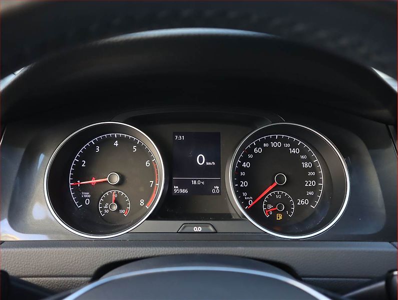 Volkswagen Golf (2018) 1.0 TSI, Tempomat - fotka 11 z 19