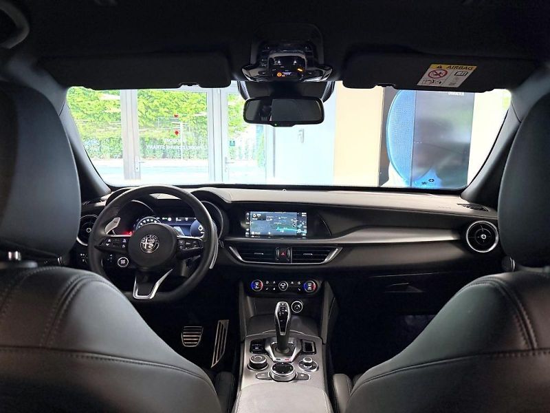 Alfa Romeo Stelvio (2024) 2.0T 280k AT8 ZF Q4 4x4 Veloce - fotka 19 z 20