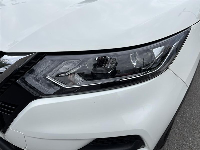 Nissan Qashqai 1,3 DIG-T Acenta VÝHŘEV KAMERA - fotka 31 z 37