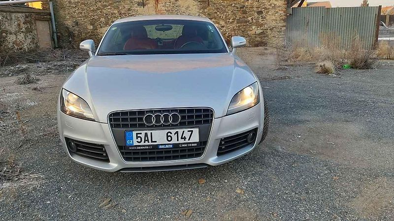 Audi TT vypadá hodně dravě, i když o naprostý supersport se nejedná.