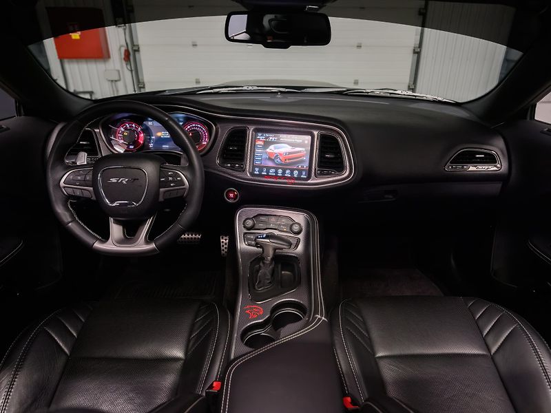 Dodge Challenger SRT HELLCAT 6.2 V8 | 527 kW  - fotka 51 z 56