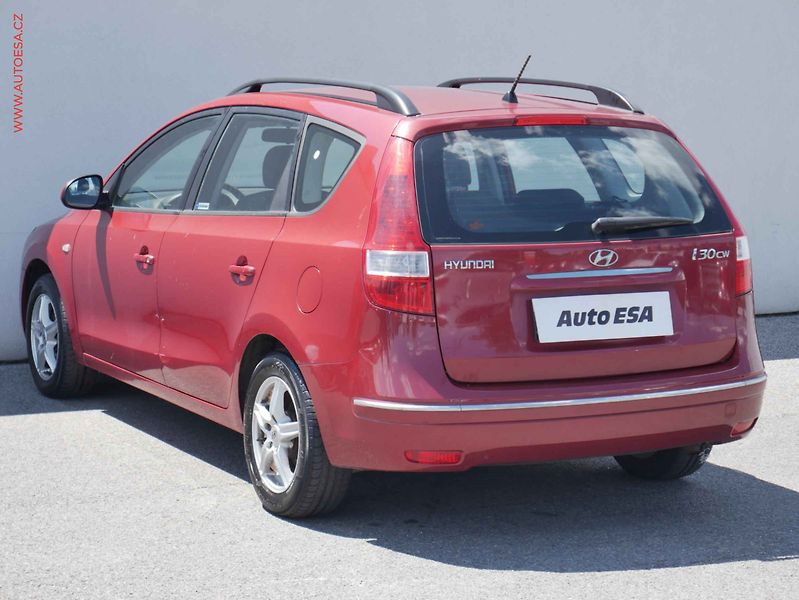 Hyundai i30 (2010) 1.6 16V, ČR, AC, STK1/28 - fotka 6 z 16