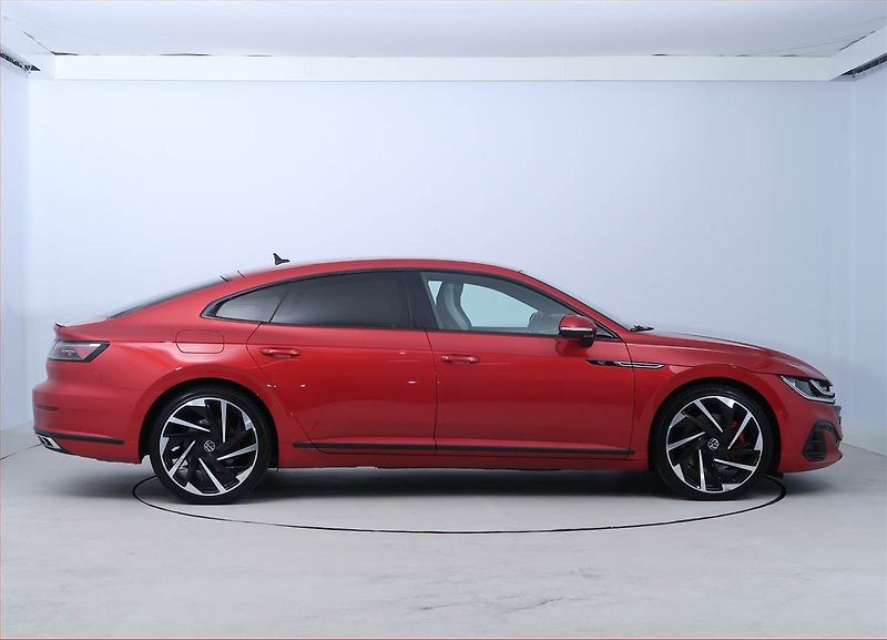 Volkswagen Arteon (2022) R-line 2.0 TSI 4Motion - fotka 6 z 22