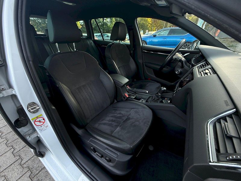 Škoda Octavia (2019) Combi 2.0 Tdi 135 kW DSG 4x4 L - fotka 27 z 27