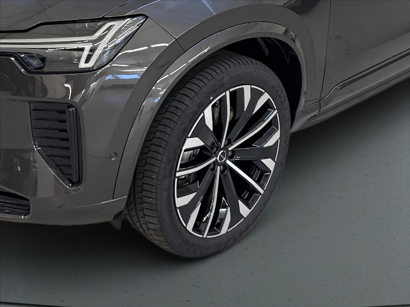 Volvo XC90 (2025) 2,0 B5 AWD Dark Plus 2132 - fotka 6 z 15