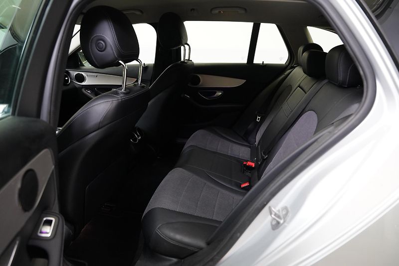 Mercedes-Benz Třídy C - fotka 26 z 28