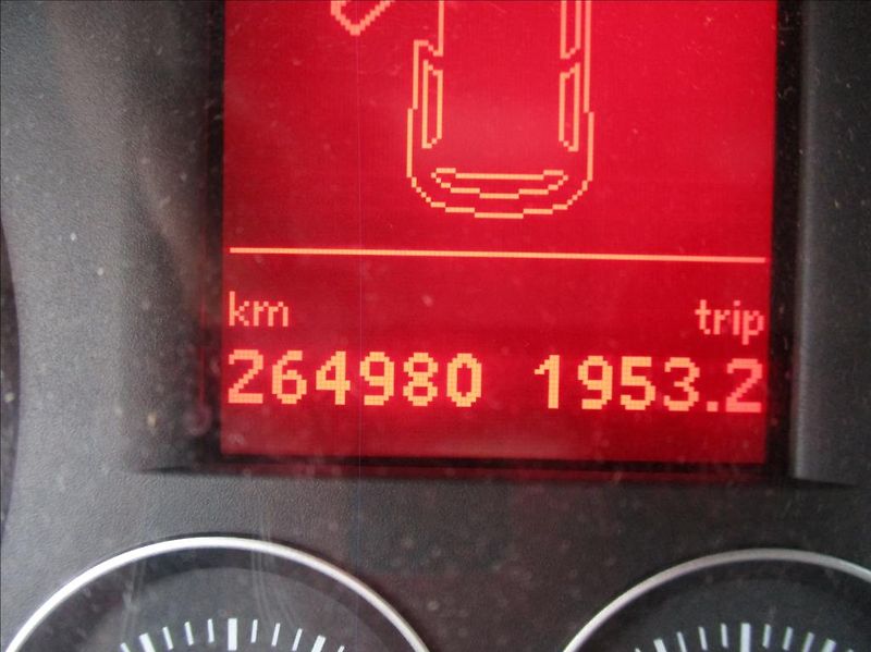 Volkswagen Touran 1,9 TDI, aut.klima,Navi,tažné, - fotka 13 z 21