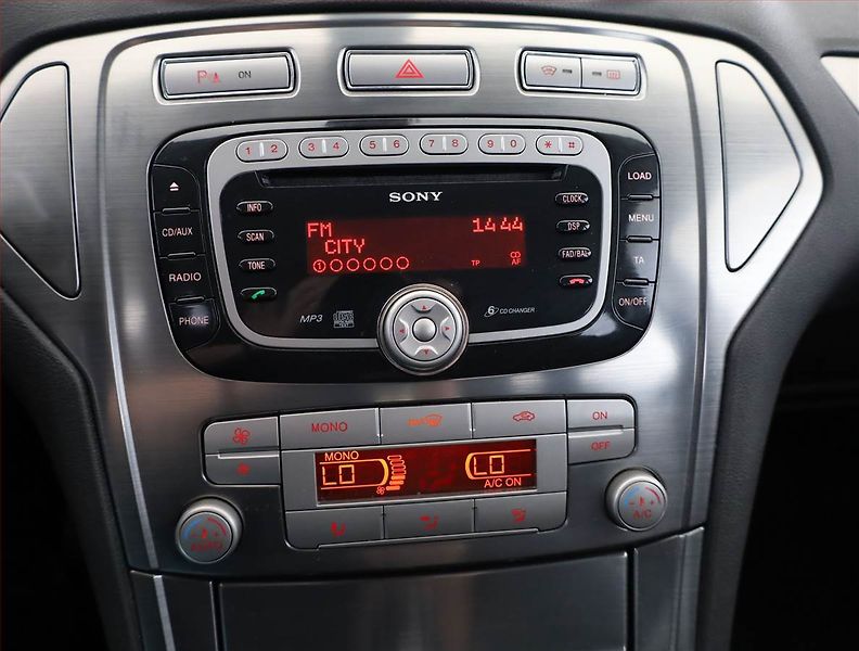 Ford Mondeo (2010) 2.0 TDCi, ČR,1.maj, Tempomat - fotka 10 z 17