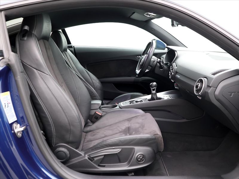 Audi TT 1,8 TFSI 132kW S-line 1.Maj - fotka 12 z 25