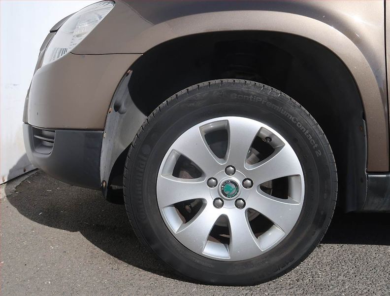 Škoda Yeti (2011) 2.0 TDI, 4X4, Serv.kniha - fotka 14 z 20