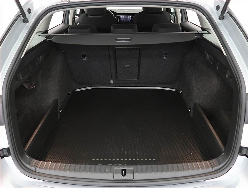 Škoda Octavia (2023) Ambition 2.0 TDI, ČR,1.maj - fotka 13 z 23