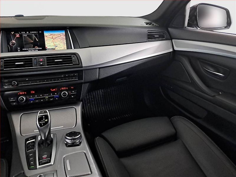BMW Řada 5 (2017) M Sport 530d xDrive, 4X4 - fotka 8 z 20